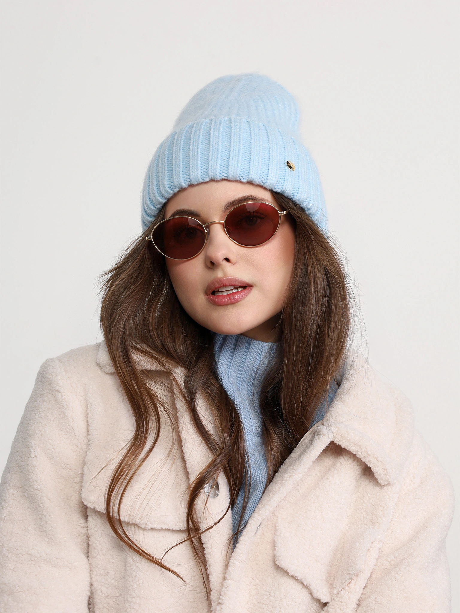 Шапка-бини из ангоры и нейлона с отворотом в ассортименте